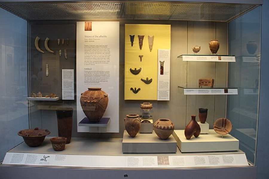 artifacts-from-egyotian-tombs